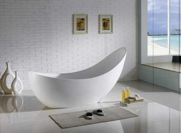 POSH 1680mm Matte White Freestanding Bathtub 2