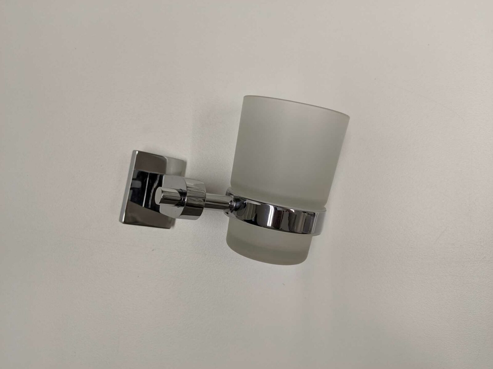 Clearance Special ROMA Chrome Tumbler Holder